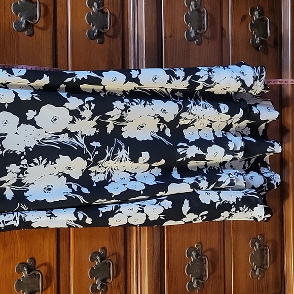 Skirt - Picture 2 of 4